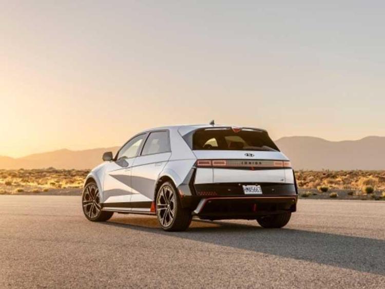 Hyundai IONIQ 5 N, ai MotorWeek 2025 eletta migliore auto sportiva