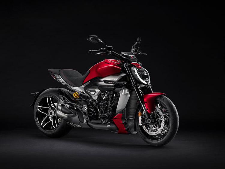 Ducati XDiavel V4: Sport Cruiser di nuova generazione