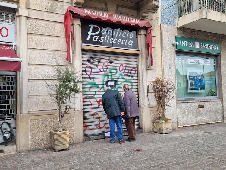 La panetteria in pizza Gambara, a Milano, luogo della sparatoria mortale - Fotogramma /Ipa