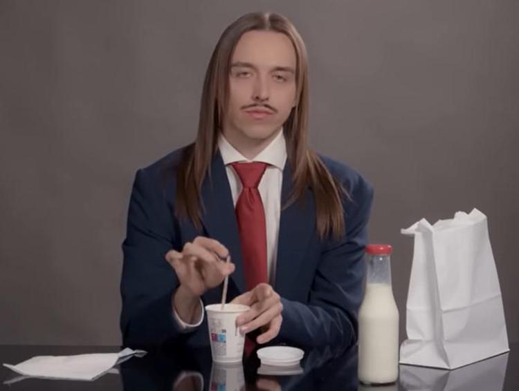 Tommy Cash nel video di 'Espresso Macchiato'