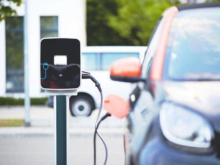 Uiga, bene chiarezza su auto elettriche ma molto dipende da come si ricarica come per cellulari