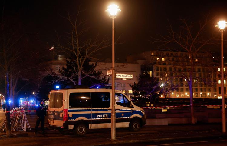 Polizia tedesca sul luogo dell'attacco (Afp)