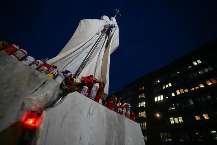 I lumini sotto la statua di Papa Wojtyla al Gemelli - Afp