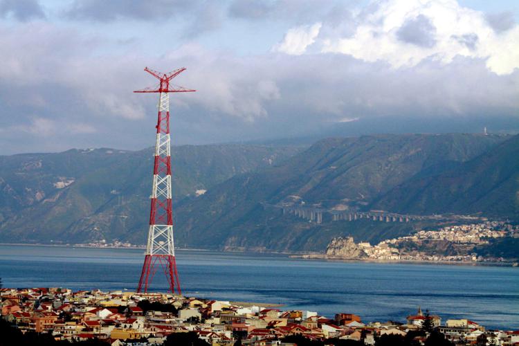 Lo Stretto di Messina - (Fotogramma)