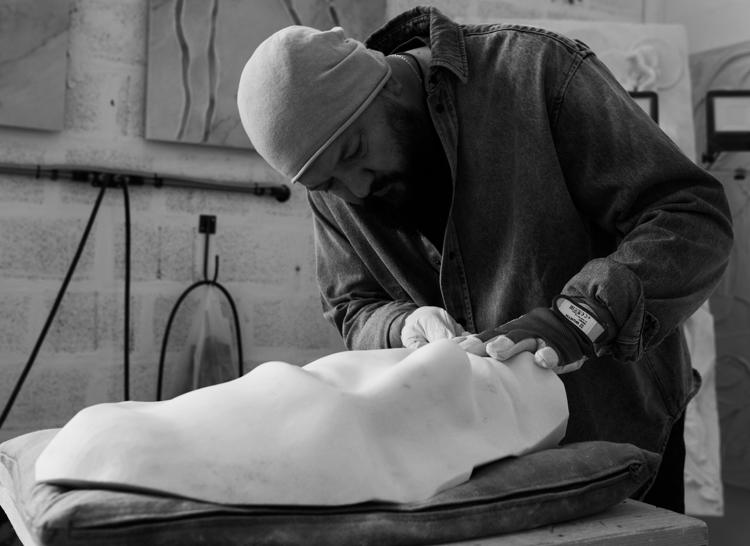  - L’artista Alexey Morosov al lavoro sull’opera Monte Ajtmatov.Foto di / Photo by Massimo Giorgi - © Massimo GiorgiCourtesy l’artista