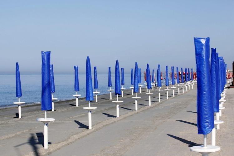 Stabilimento balneare a Ostia - Fotogramma