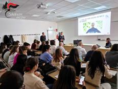 Gli studenti dell'Univpm a lezione con i carabinieri di Ancona