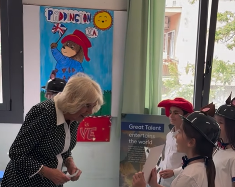 Camilla in una scuola di Roma  - Ig / @royalfamily