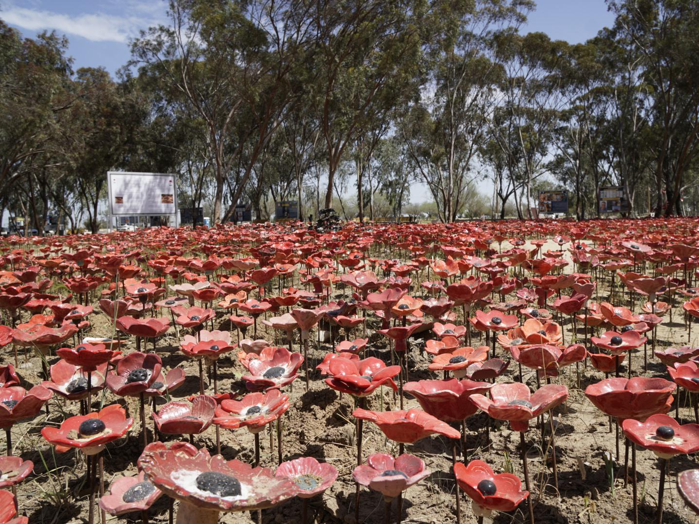 Sculture commemorative nel luogo del massacro del Nova Festival, regione di Eshkol, Israele