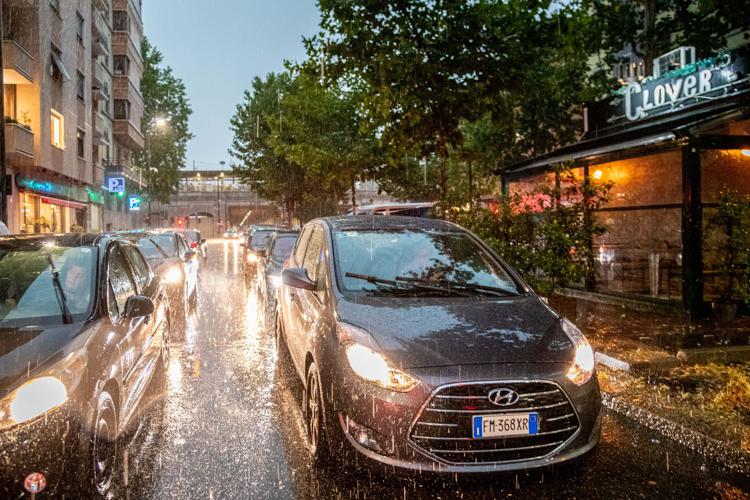 Temporale a Milano (Fotogramma)
