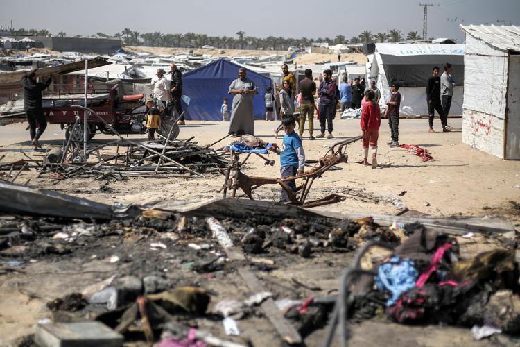 Persone sfollate a Gaza - (Afp)