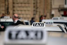 Papa Francesco, taxi romani pronti per funerale: