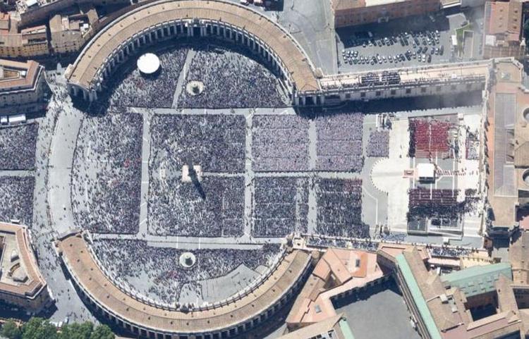 Piazza San Pietro vista dall'alto - (Foto Massimo Sestini)
