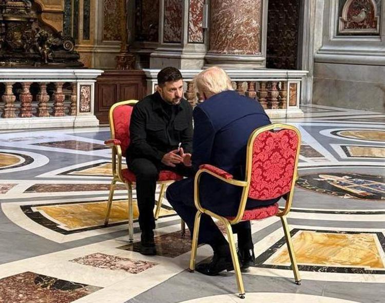 Zelensky e Trump in Vaticano