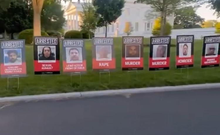 Le foto dei migranti arrestati sul prato della Casa Bianca