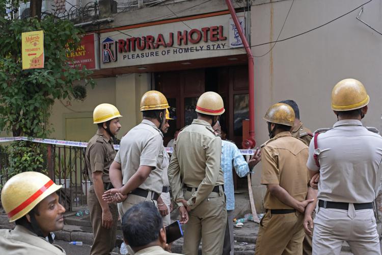 Incendio in un albergo a Calcutta - (Afp)