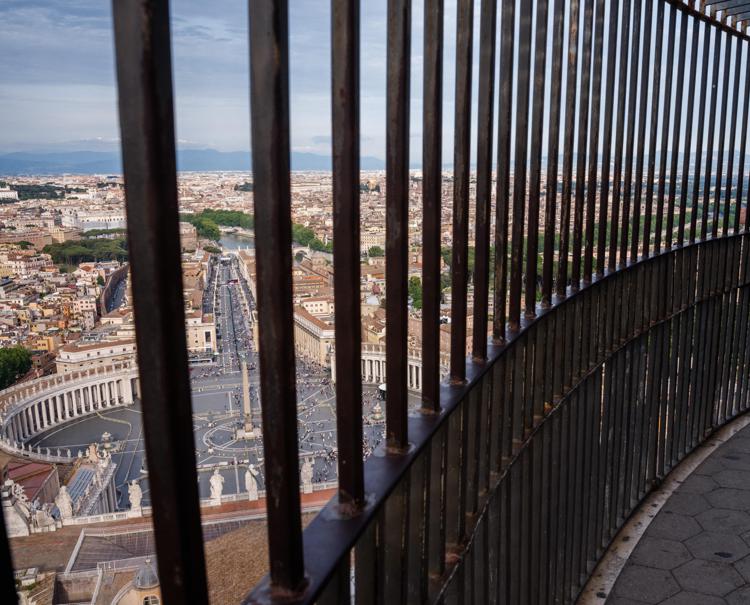 La vista di San Pietro dalla cupola (Afp)