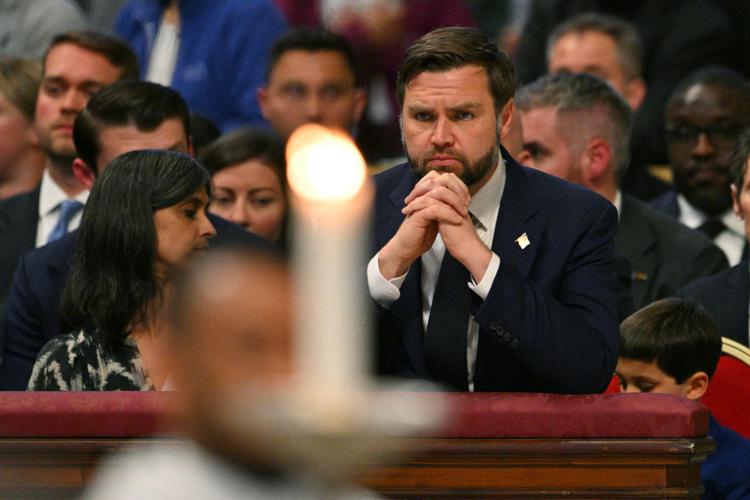 JD Vance durante la visita in Vaticano