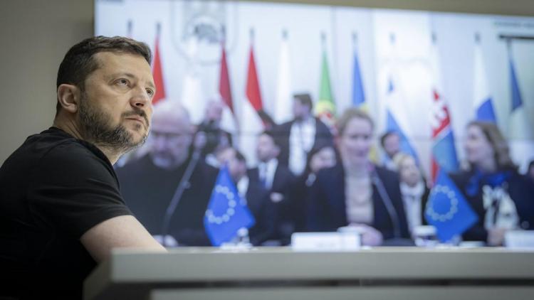 Ucraina, vertice dei leader Ue a Kiev. Trump: 