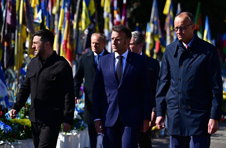 I leader europei con Zelensky - Ipa