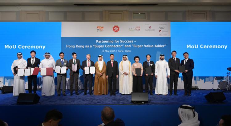 HKSAR's Chief Executive John Lee (seventh right) witnesses agreements signed between government department, enterprises, and institutions from Hong Kong, Mainland China and Qatar.