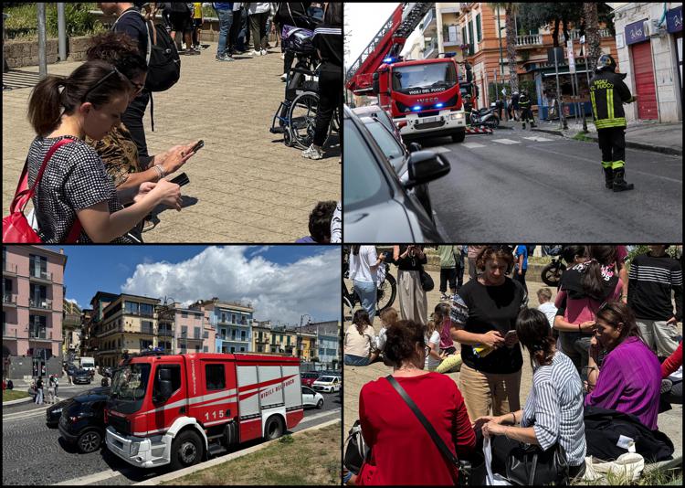Gente in strada e controlli dei vigili del fuoco nel Napoletano (Fotogramma/Ipa)