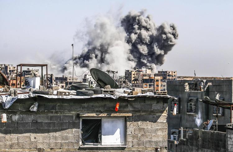 Gaza, nuovi raid: colpito ospedale. Trump: 