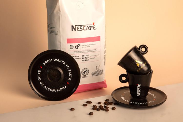 Nestlé Professional lancia il Progetto “Nescafé From Waste to Taste” che trasforma i fondi di caffè in grani in tazzine personalizzate