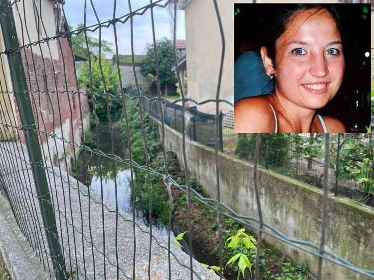 Il canale dove è stato ritrovato il martello, nel riquadro Chiara Poggi