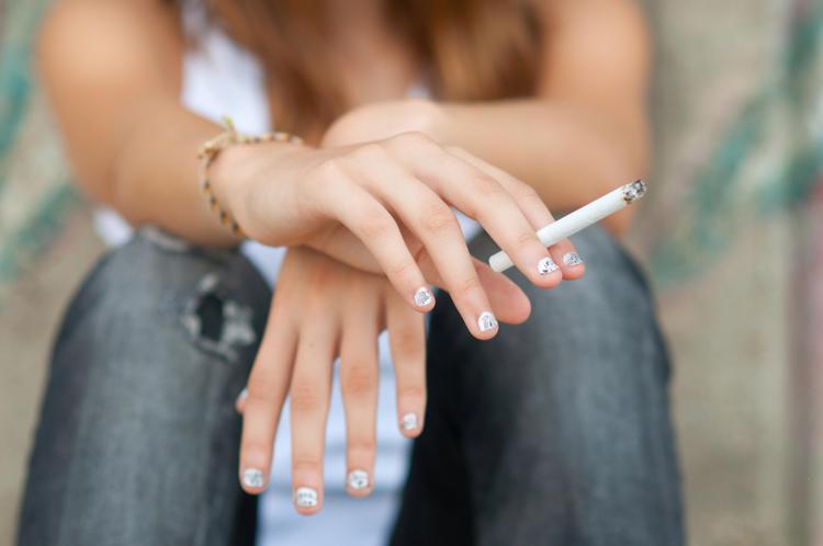 Tumori, almeno 1 sigaretta per 17% adolescenti, Aiot: 