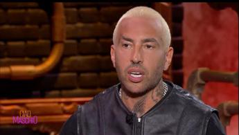 Il noto rapper Luchè, ospite di Nunzia De Girolamo su Rai 1 a 'Ciao Maschio'