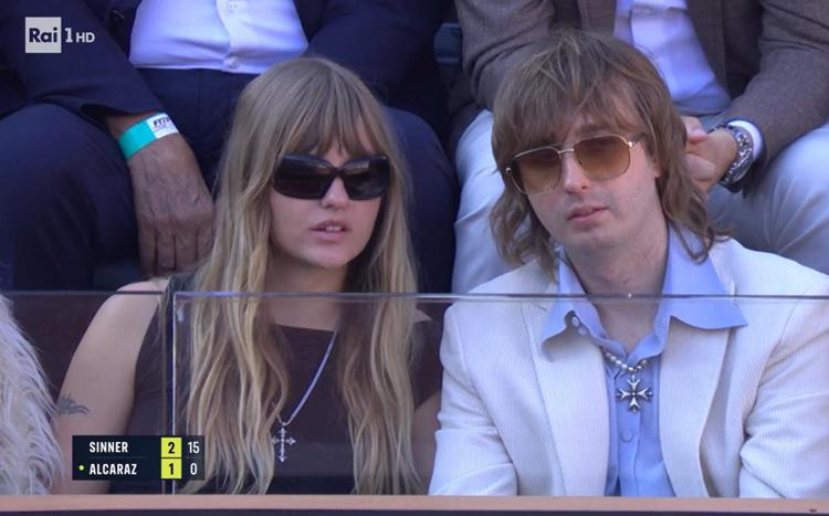 Victoria De Angelis e Thomas Raggi