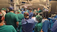 Gli operatori sanitari al lavoro in sala operatoria - Policlinico universitario Umberto I di Roma