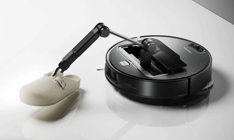 Roborock Saros Z70, test del robot da pavimenti col braccio robotico