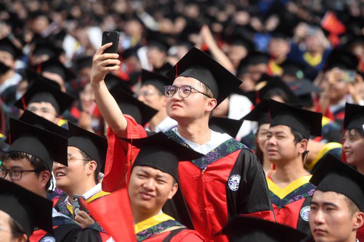 Cerimonia di laurea in Cina - (Ipa)