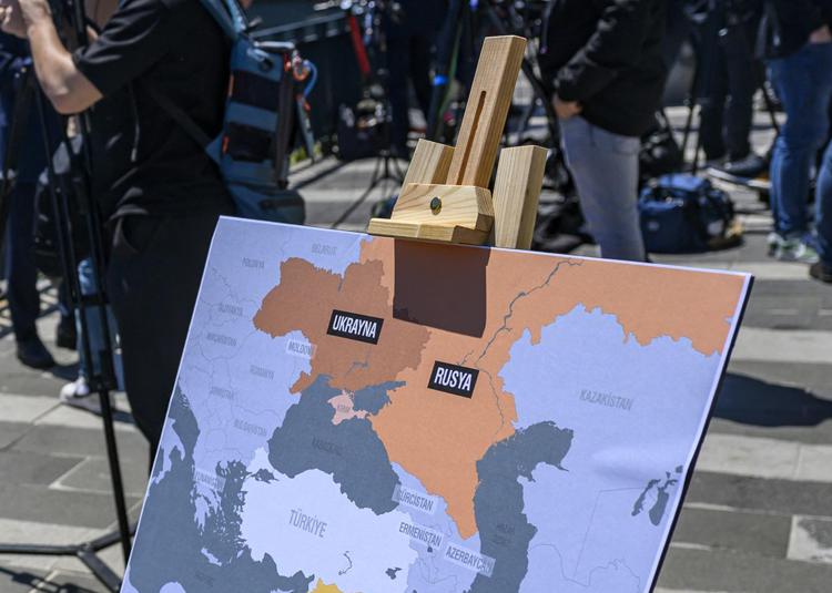 Grafica nel primo round di colloqui Russia-Ucraina a Istanbul - Afp