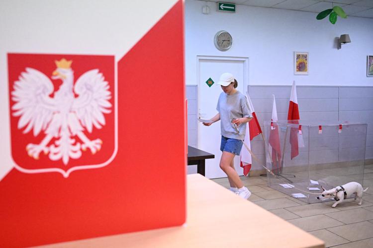 Polonia, urne aperte per il ballottaggio delle presidenziali - Afp