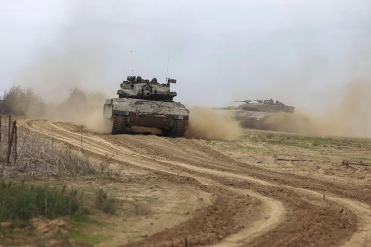 Tank israeliani (Afp)