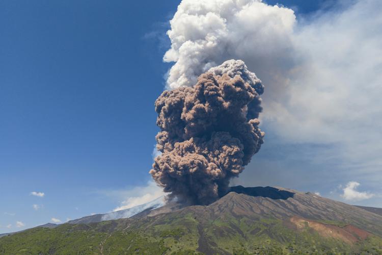 Eruzione dell'Etna - (Afp)