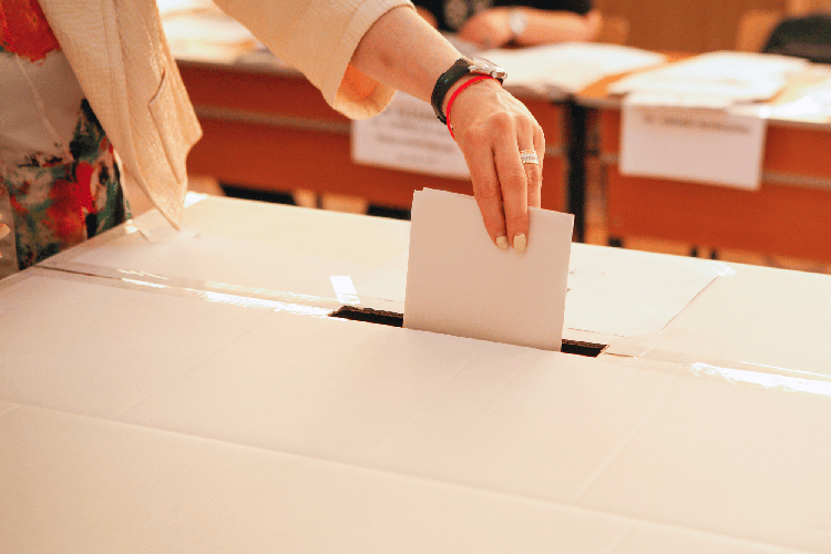 Referendum dell'8 e 9 giugno, da Noemi a chef Locatelli: 