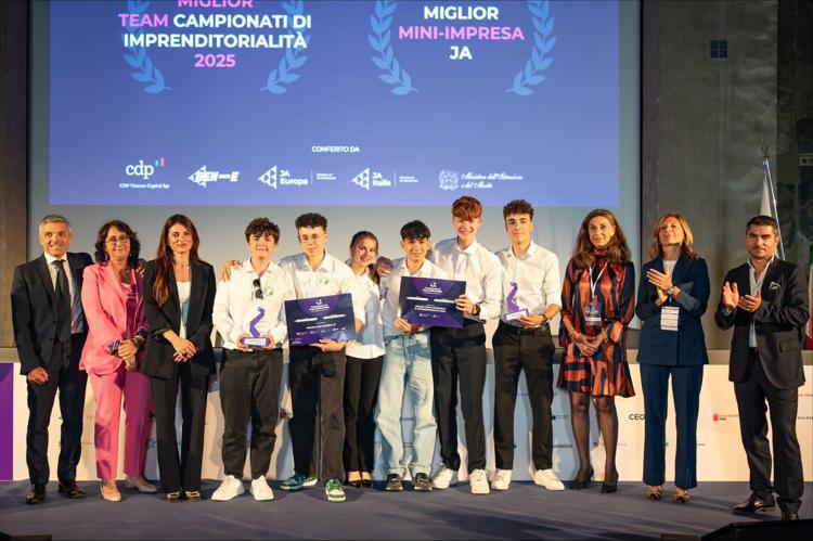 Imprese, Campionati di imprenditorialità: vince Pet Life del liceo 'Leonardo da Vinci' di Trento
