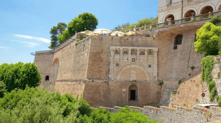Mostre: 'Materia', a Perugia il legno di Herbert Golser dialoga con la pietra secolare