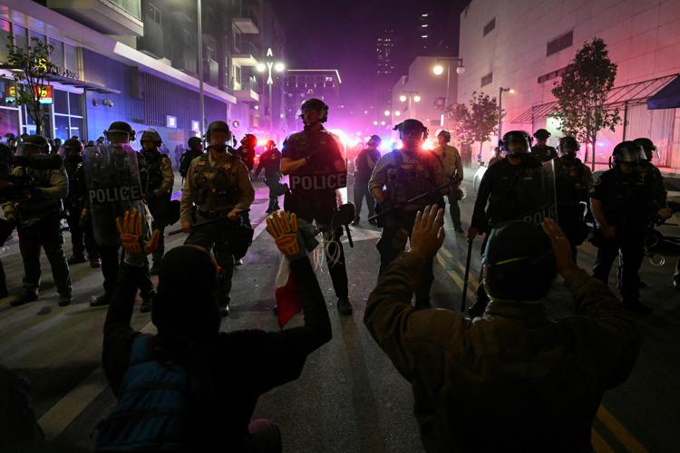 Rivolte a Los Angeles - (Afp) - (Afp)