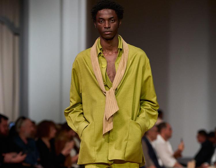 Uno dei look della sfilata di Zegna a Dubai