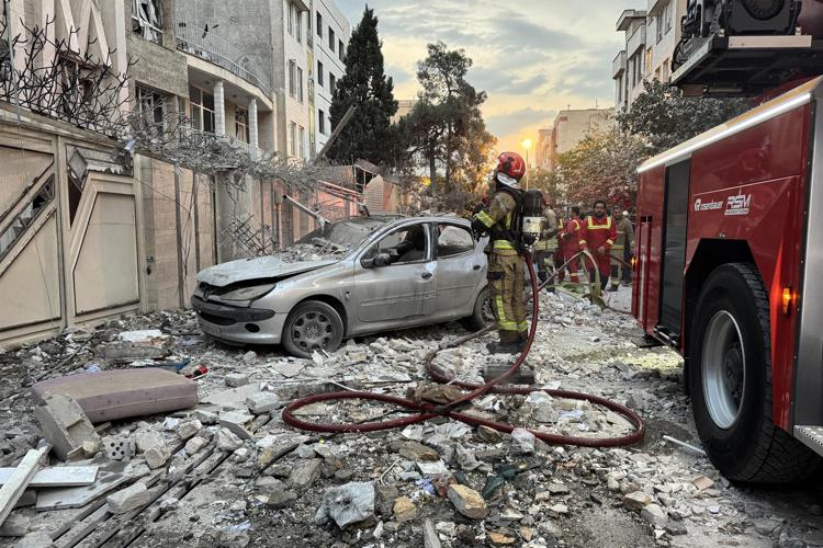 Iran, macerie a teheran dopo l'attacco israeliano - Afp
