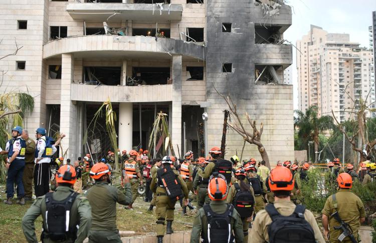 Palazzo distrutto a Petah Tikva, in Israele - Ipa
