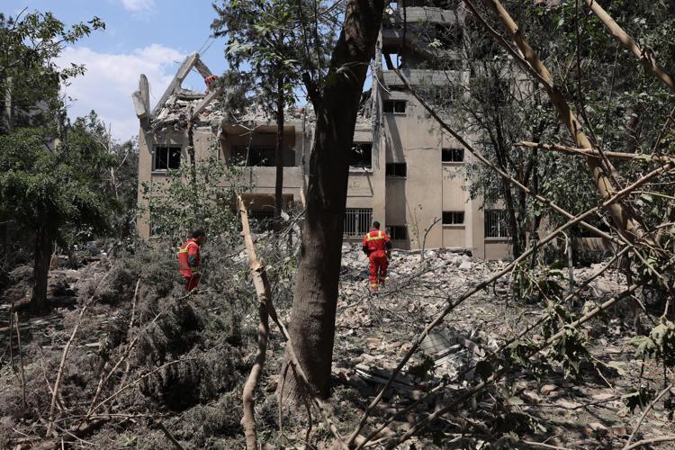 Edificio distrutto a Teheran dopo l'attacco israeliano - Ipa