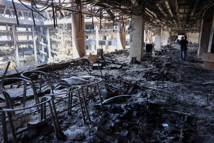 Macerie a Teheran (Afp)