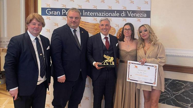 La consegna del  Leone d'Oro al Merito all'imprenditore Fabio Fontana