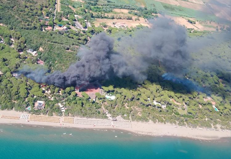Incendio nella pineta di Castiglione della Pescaia - Antincendi boschivi Regione Toscana /Coordinamento Volontariato Toscana